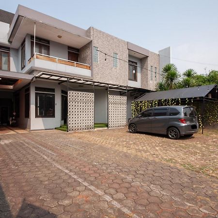Reddoorz Plus Near Kelapa Dua Kebon Jeruk Cakarta Dış mekan fotoğraf