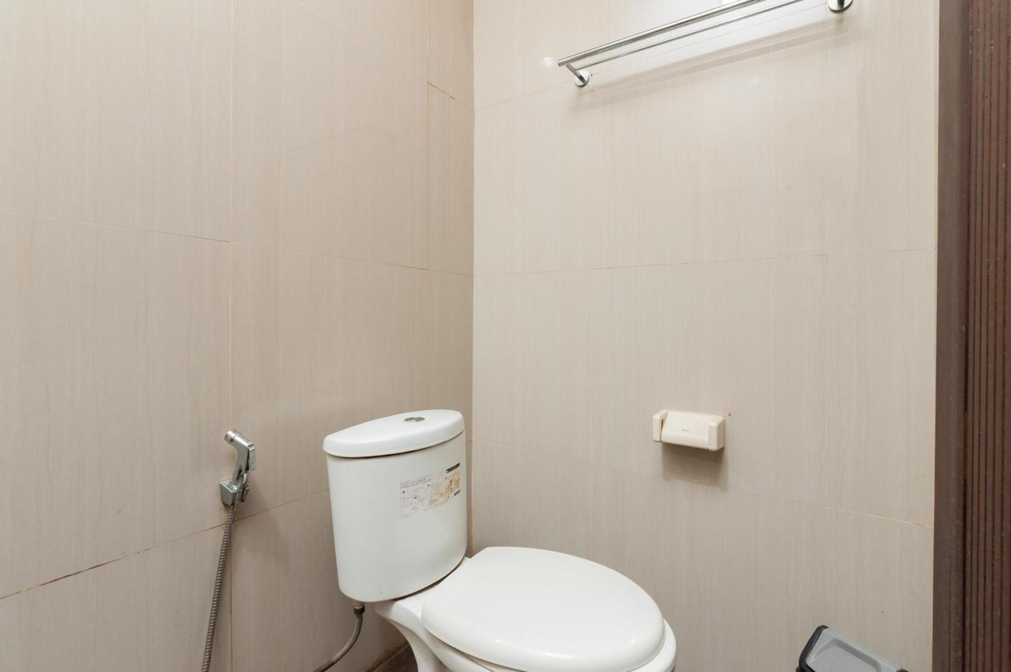 Reddoorz Plus Near Kelapa Dua Kebon Jeruk Cakarta Dış mekan fotoğraf