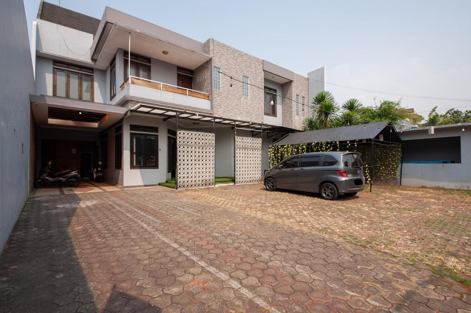 Reddoorz Plus Near Kelapa Dua Kebon Jeruk Cakarta Dış mekan fotoğraf