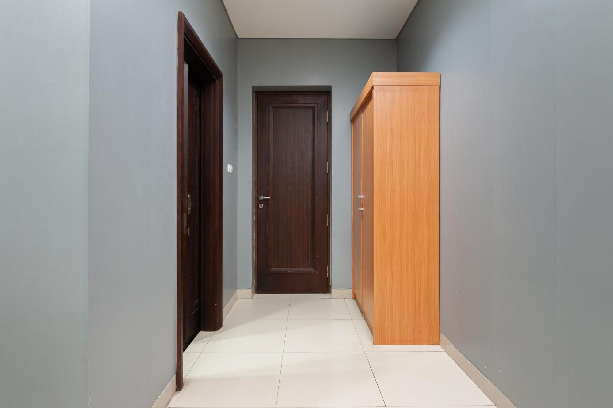 Reddoorz Plus Near Kelapa Dua Kebon Jeruk Cakarta Dış mekan fotoğraf