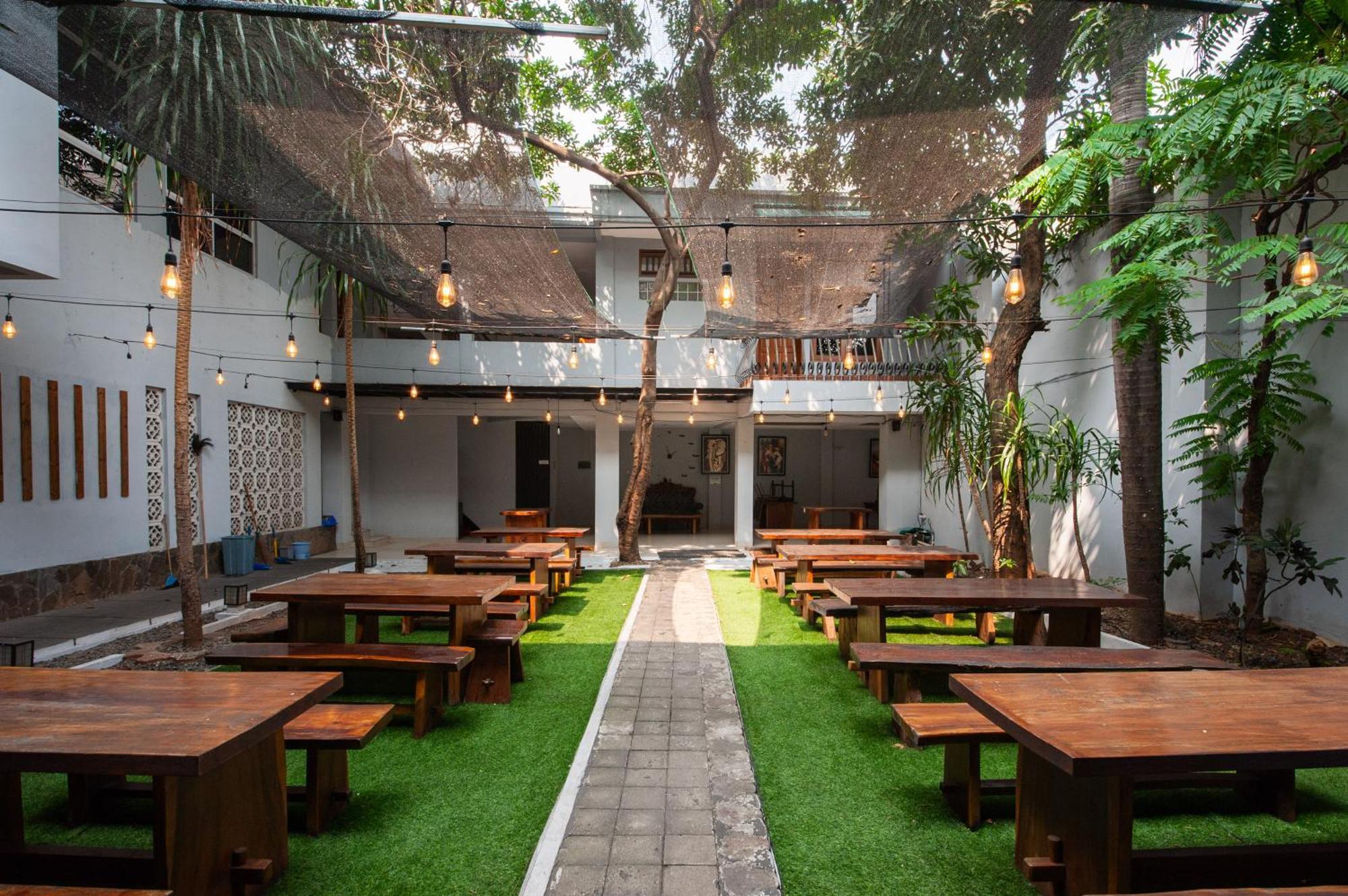 Reddoorz Plus Near Kelapa Dua Kebon Jeruk Cakarta Dış mekan fotoğraf