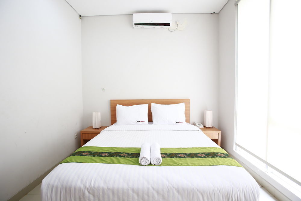 Reddoorz Plus Near Kelapa Dua Kebon Jeruk Cakarta Dış mekan fotoğraf