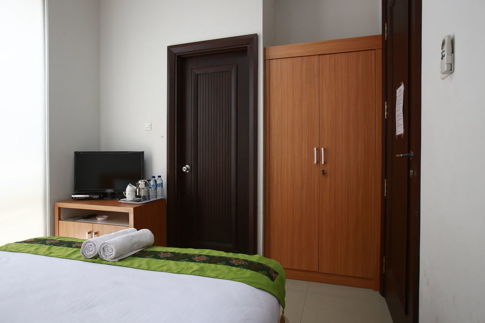 Reddoorz Plus Near Kelapa Dua Kebon Jeruk Cakarta Dış mekan fotoğraf