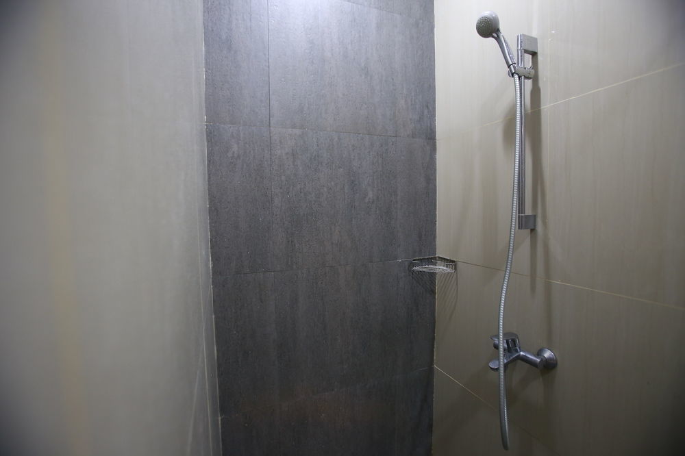 Reddoorz Plus Near Kelapa Dua Kebon Jeruk Cakarta Dış mekan fotoğraf