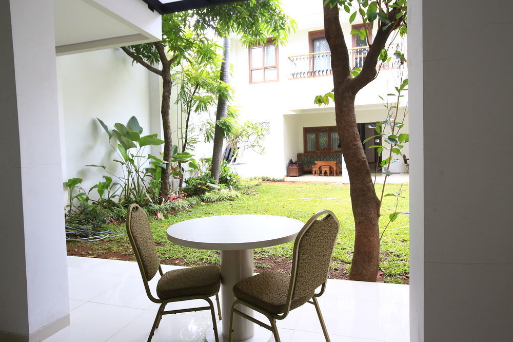 Reddoorz Plus Near Kelapa Dua Kebon Jeruk Cakarta Dış mekan fotoğraf