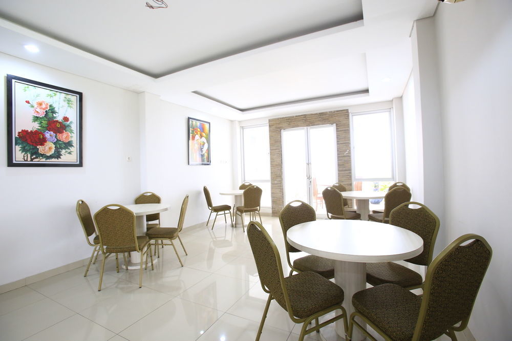 Reddoorz Plus Near Kelapa Dua Kebon Jeruk Cakarta Dış mekan fotoğraf