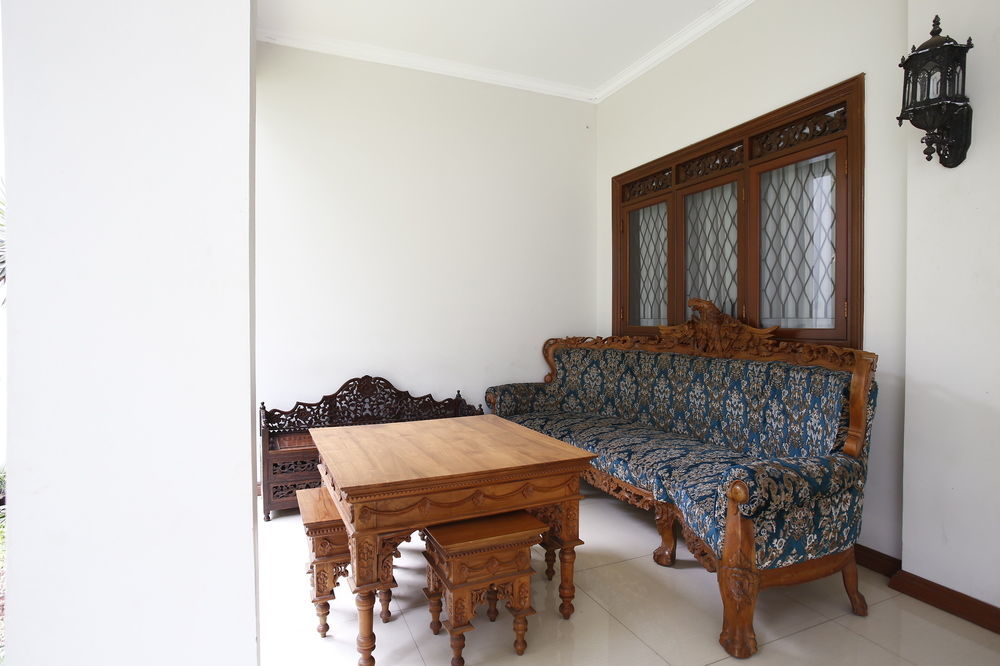 Reddoorz Plus Near Kelapa Dua Kebon Jeruk Cakarta Dış mekan fotoğraf