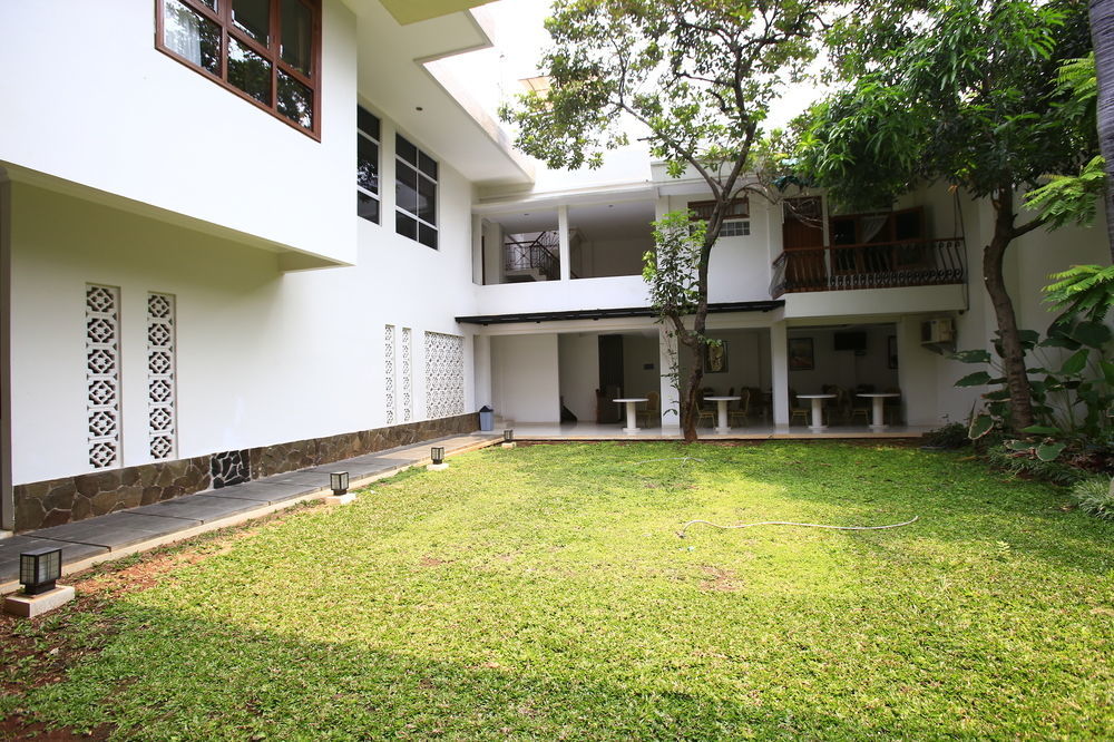 Reddoorz Plus Near Kelapa Dua Kebon Jeruk Cakarta Dış mekan fotoğraf