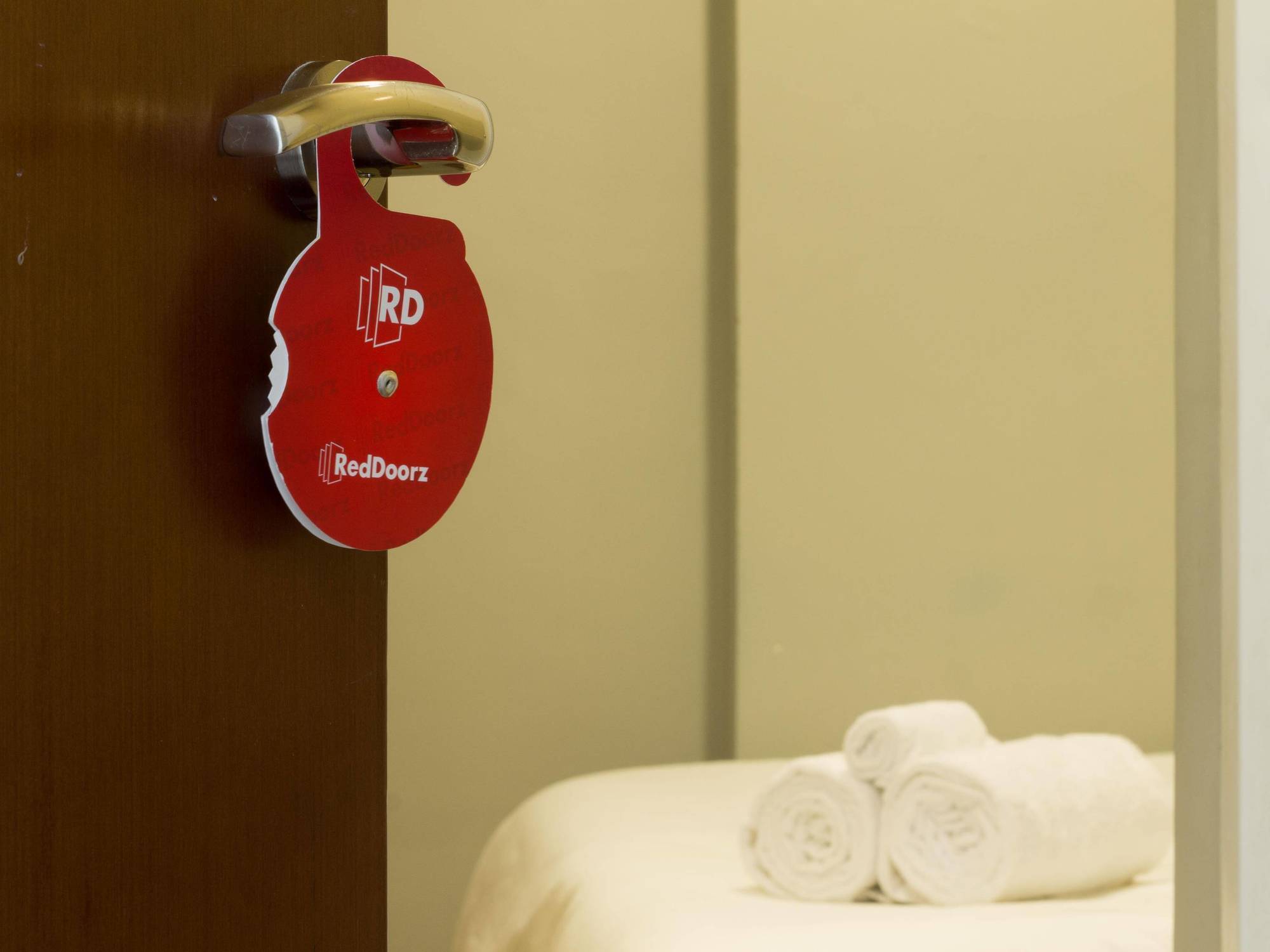 Reddoorz Plus Near Kelapa Dua Kebon Jeruk Cakarta Dış mekan fotoğraf